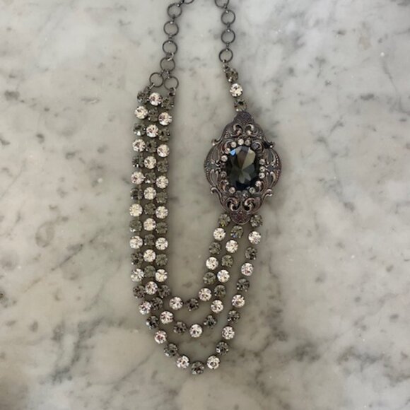 VINTAGE 3 Strand Smoky Gray Clear Crystals Silver Filigree Medallion Necklace - Picture 10 of 16